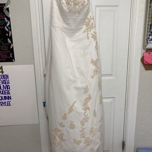 NWT David Bridal Wedding Dress with Complimentary Accessories- New w/ Tags